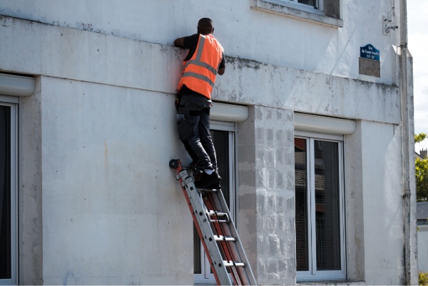 Rénovation énergétique et ITE : Mobiliser des façadiers qualifiés pour tenir vos objectifs de livraison